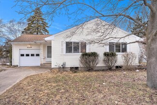 2228 Leif Ave, Norton Shores, MI 49441