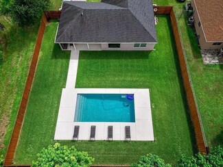 1302 SE Belcrest St, Port Saint Lucie, FL 34952