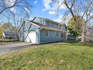 7003 Candlewick Dr NE, Cedar Rapids, IA 52402