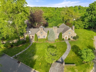 18 Castle Walk, Scarsdale, NY 10583