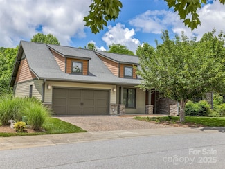 207 Hogans View Cir, Hendersonville, NC 28739