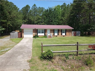844 Montrose Rd, Raeford, NC 28376