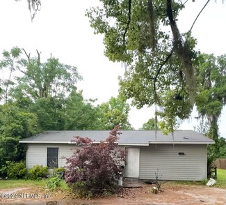 961 NE Annie Mattox St, Lake City, FL 32055