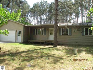 6211 Bellows Lake Rd, Lake Ann, MI 49650