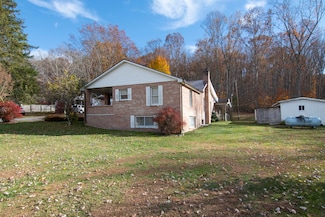 76 Redbud Ln, Hinton, WV 25951