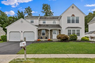 27 Cambridge Dr, Howell, NJ 07731