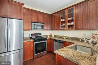 1001 Buckingham Dr, West Deptford, NJ 08086