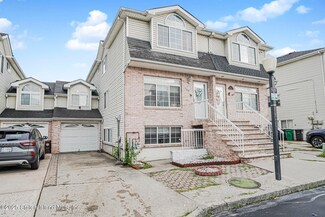 155 Darnell Ln, Staten Island, NY 10309