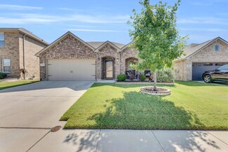 9236 Flying Eagle Ln, Fort Worth, TX 76131
