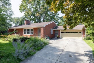 149 Castle Hill Rd, East Aurora, NY 14052