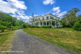 19 Lovers Ln, New Lebanon, NY 12125