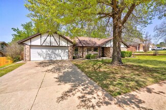 1205 Woodview Ln, Edmond, OK 73013