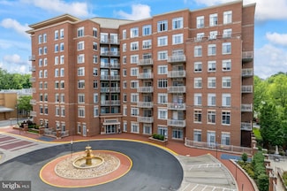 4490 Market Commons Dr Unit 602, Fairfax, VA 22033
