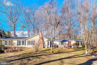 10808 Beach Mill Rd, Great Falls, VA 22066