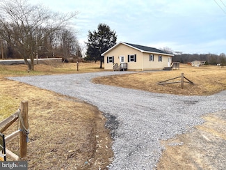 21 County Route 9 1, Hedgesville, WV 25427