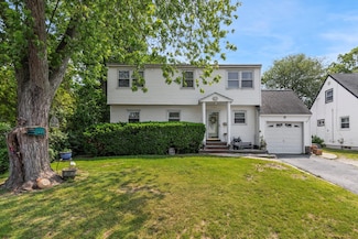 1741 Meadowbrook Rd, Merrick, NY 11566