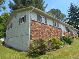 1422 Adams Ave, Milton, WV 25541
