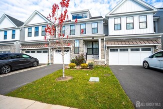 16 Clover Ln, Monroe, NJ 08831