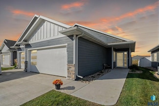 5809 S Whisper Creek Place, Sioux Falls, SD 57108