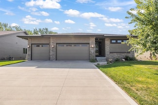 300 NW Sunset Ln, Grimes, IA 50111