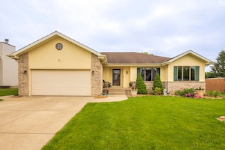 2955 Burge Dr, Crown Point, IN 46307