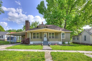 808 Walnut St, Carthage, MO 64836