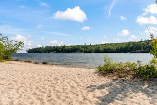 60 Rolling Hill Dr, Naples, ME 04055