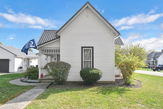 3 Market St, Bloomingburg, OH 43106