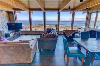 537 Cape View Dr, Yachats, OR 97498
