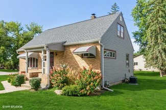 700 6th St, Harvard, IL 60033