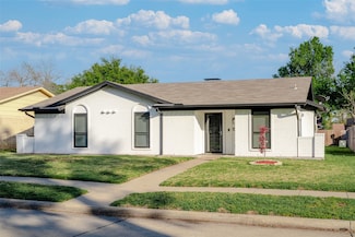 910 Meadowcove Cir, Garland, TX 75043