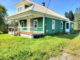 15 Stoddard St, Washburn, ME 04786
