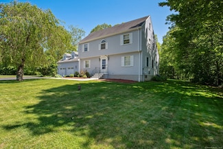 10 Colonial Dr, Clinton, CT 06413