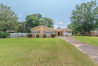 61 Bignon St, Barnwell, SC 29812