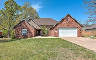 13708 Crazy Horse Dr, Rogers, AR 72758
