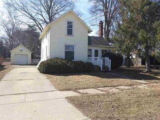 213 E 2nd St, Pecatonica, IL 61063