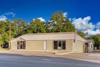 1709 N Llano St, Fredericksburg, TX 78624