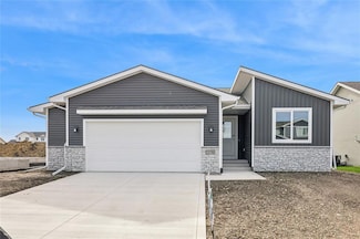 1370 Locust St, Waukee, IA 50263