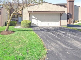 9 Stonehearth Square, Indian Head Park, IL 60525