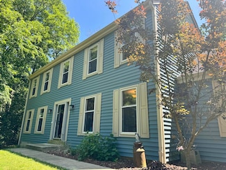 S69W32641 Westgate Dr, Mukwonago, WI 53149