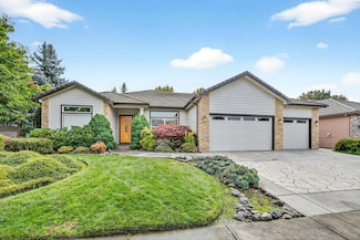 220 Pine Lake Dr, Eagle Point, OR 97524