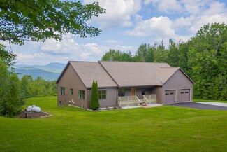 101 Shawnee Dr, Farmington, ME 04938