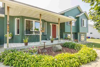 625 Birdie Ln, Poynette, WI 53955