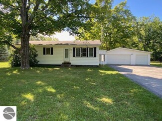 9521 W 30 Rd, Harrietta, MI 49638