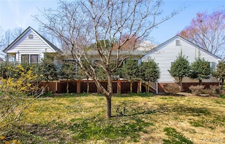 12706 Petersburg St, Chester, VA 23831