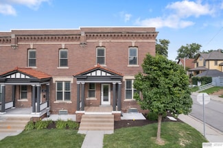 819 S 33rd St, Omaha, NE 68105