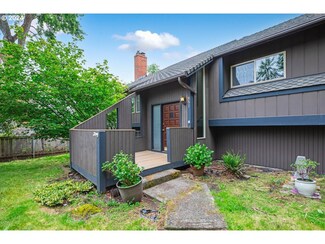 957 Hazelwood Dr, Oregon City, OR 97045