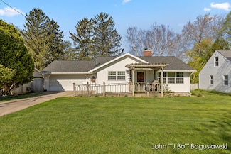 1017 Pearl St, Belding, MI 48809