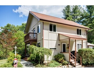 97 Chicopee Dr, Hubbardston, MA 01452