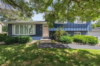 6735 NW 6th Dr, Des Moines, IA 50313